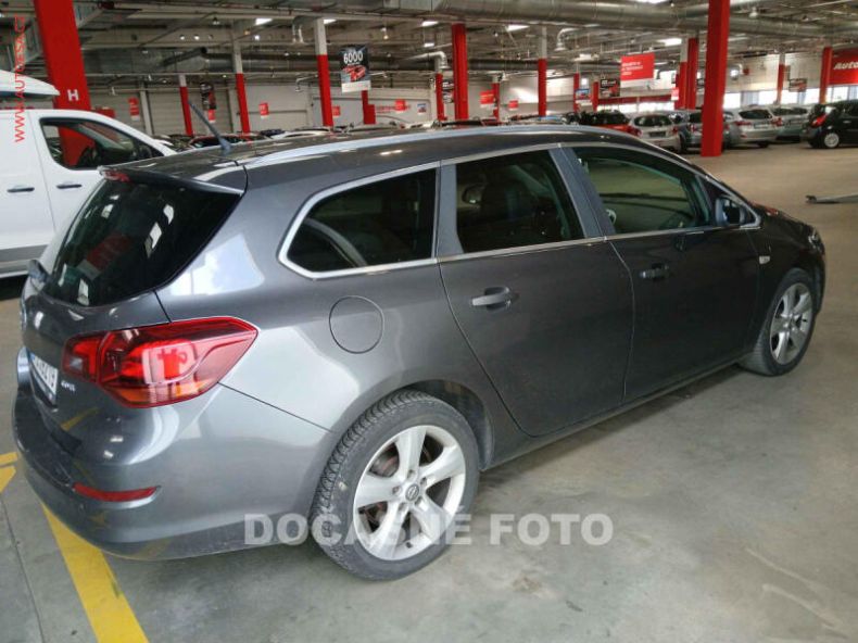 Opel Astra - hlavní fotka