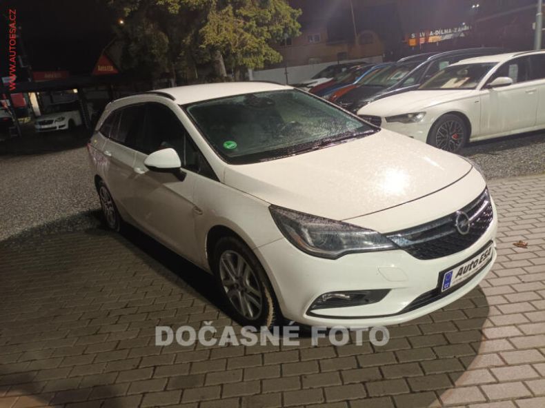 Opel Astra - hlavní foto