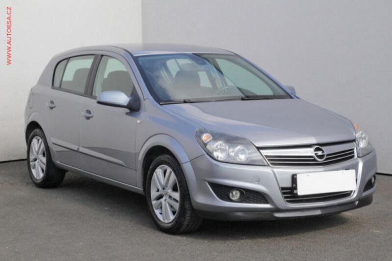 Opel Astra - hlavní foto