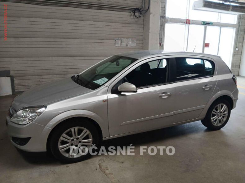 Opel Astra - hlavní foto