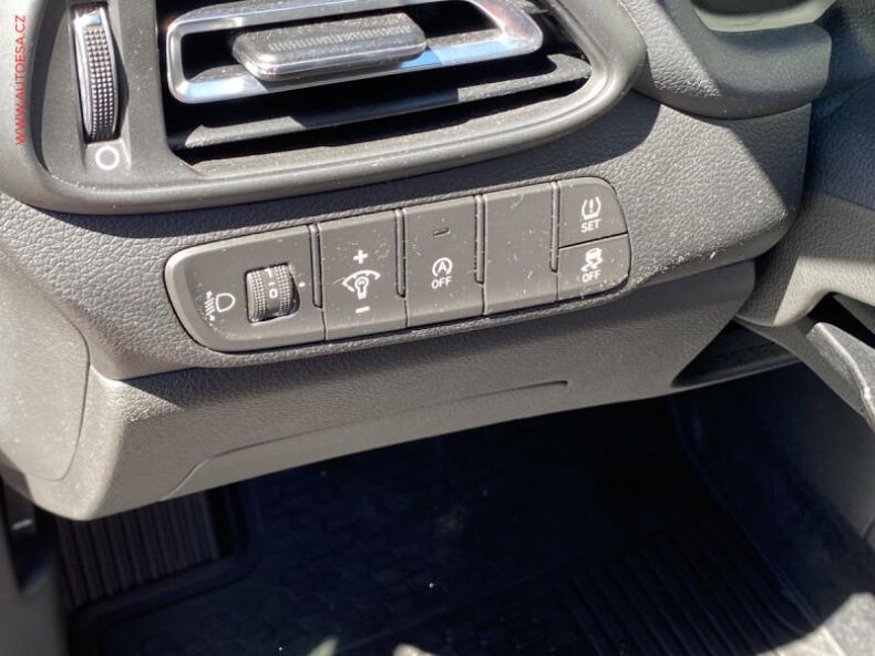 Hyundai i30 - hlavní fotka