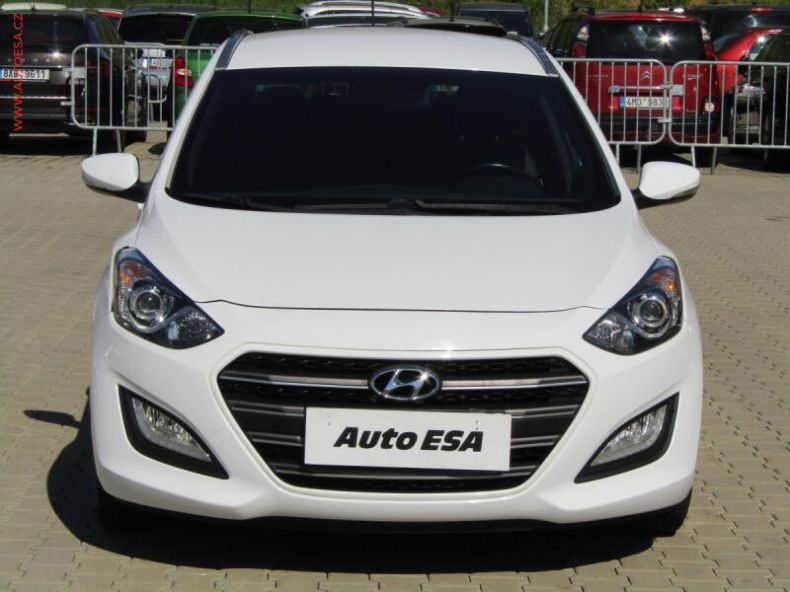 Hyundai i30 - hlavní fotka