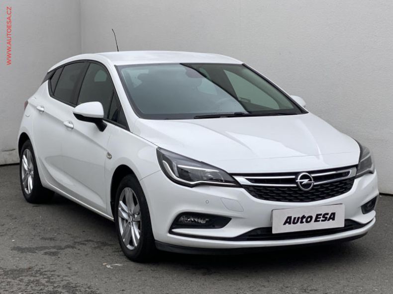 Opel Astra - hlavní foto