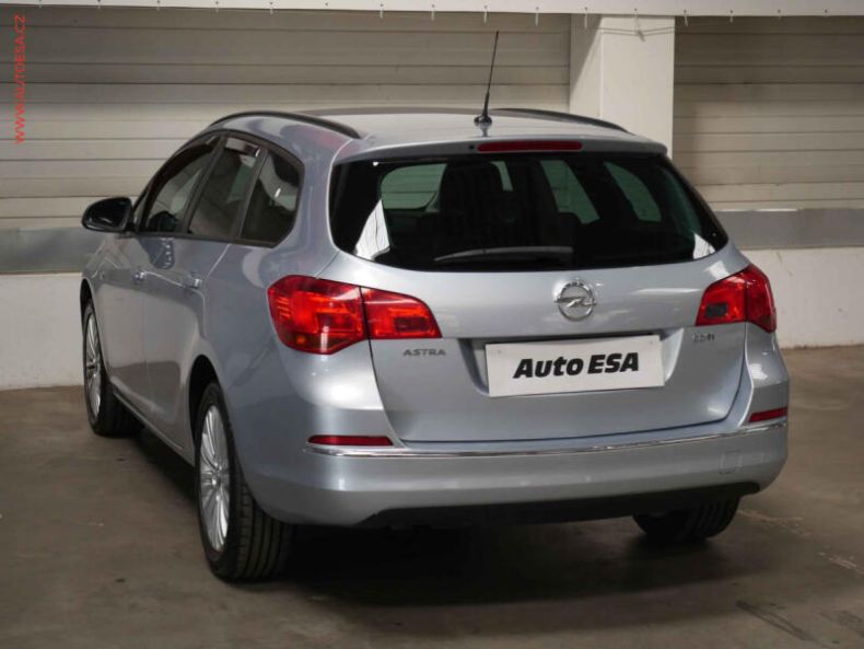Opel Astra - hlavní fotka