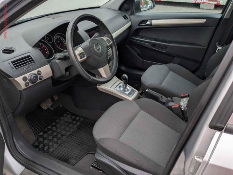 Opel Astra - hlavní fotka