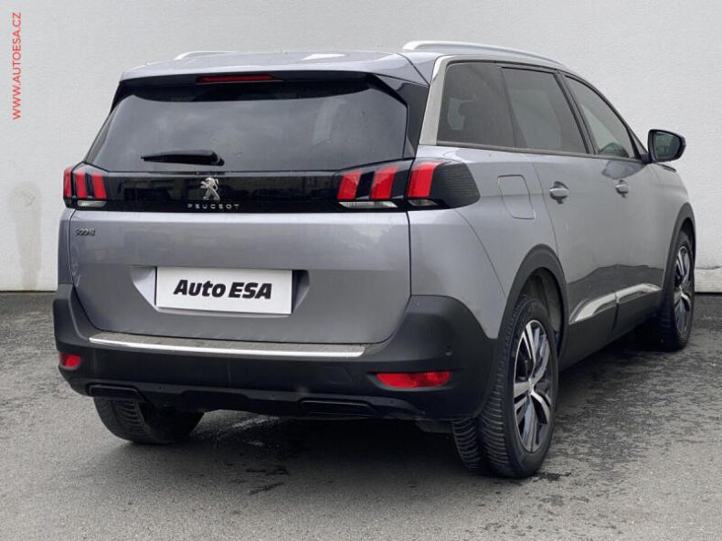 Peugeot 5008 - hlavní fotka