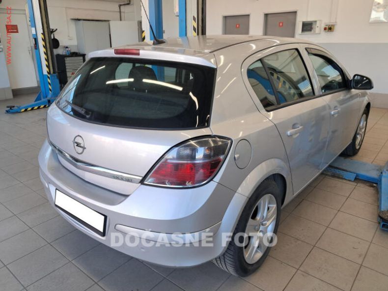 Opel Astra - hlavní fotka