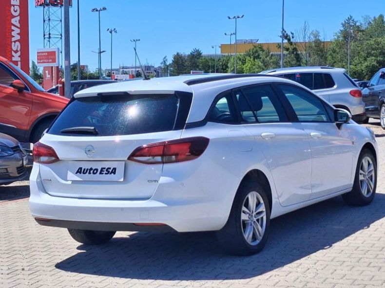 Opel Astra - hlavní fotka