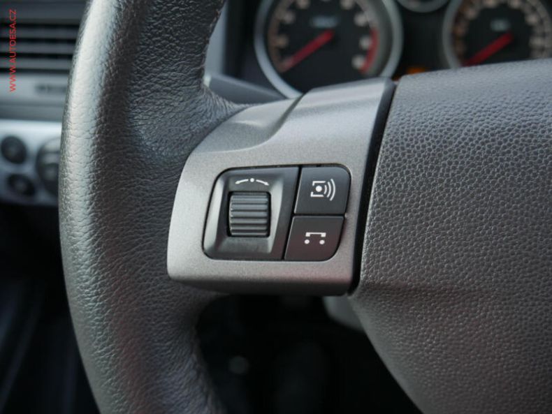 Opel Astra - hlavní fotka