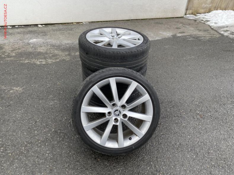 Škoda Octavia - hlavní fotka