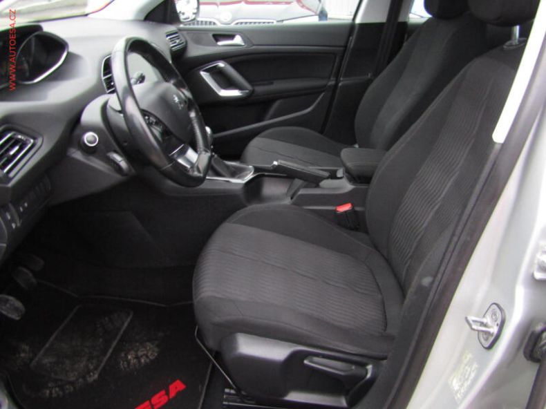 Peugeot 308 - hlavní fotka