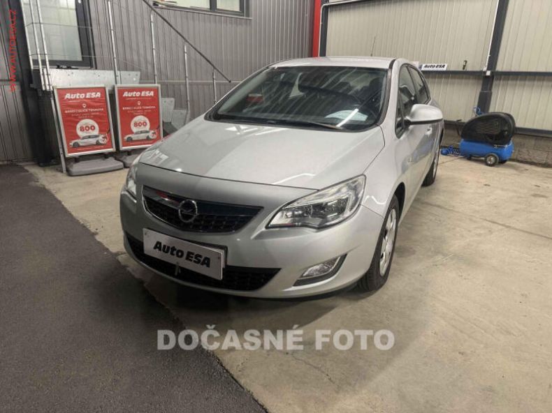 Opel Astra - hlavní foto