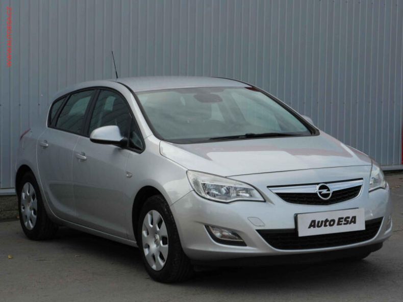 Opel Astra - hlavní foto