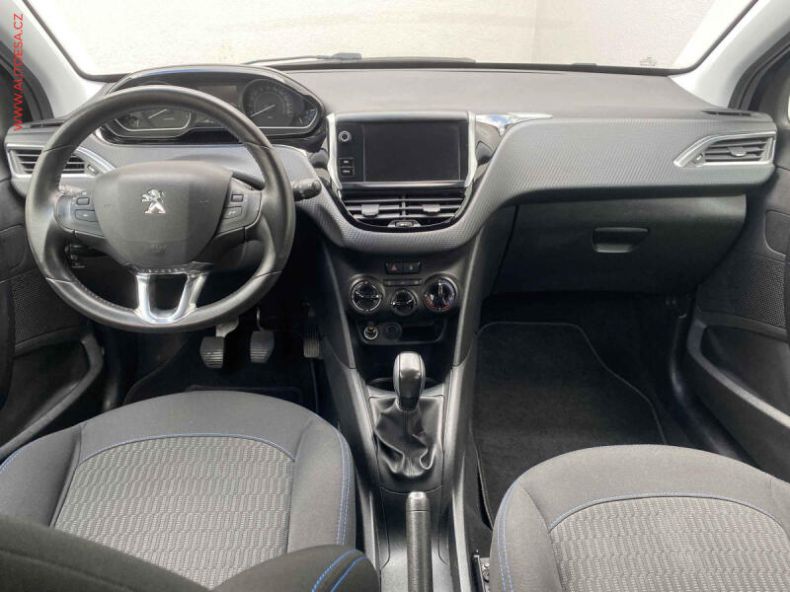 Peugeot 208 - hlavní fotka