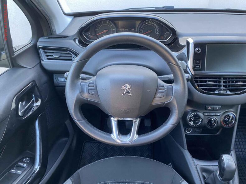 Peugeot 208 - hlavní fotka