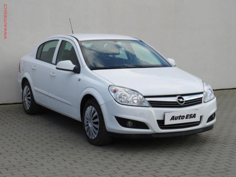 Opel Astra - hlavní foto