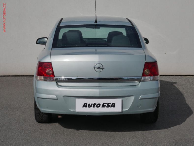 Opel Astra - hlavní fotka