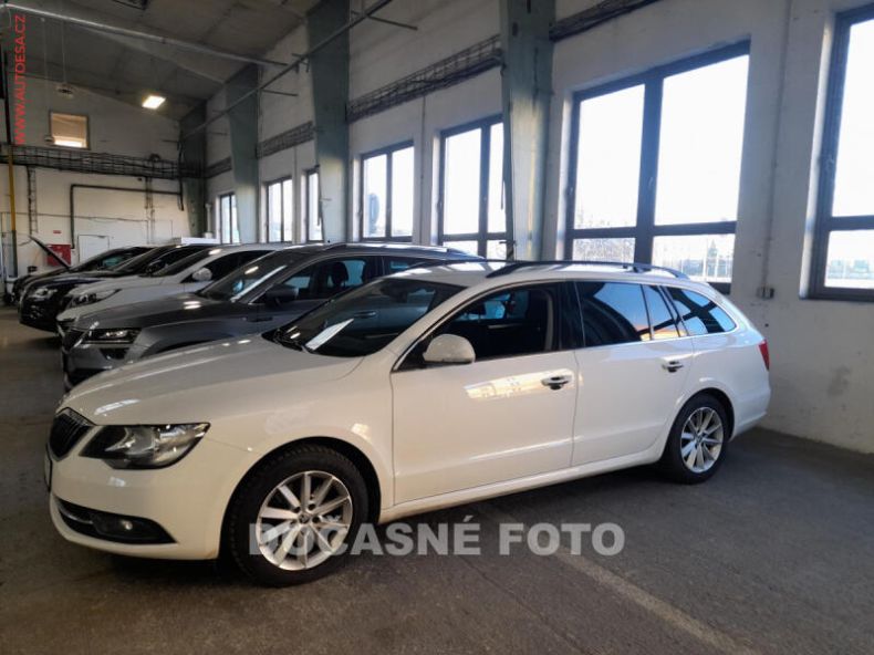Škoda Superb - hlavní foto