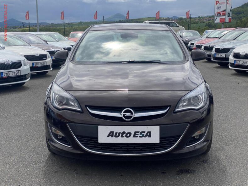 Opel Astra - hlavní fotka
