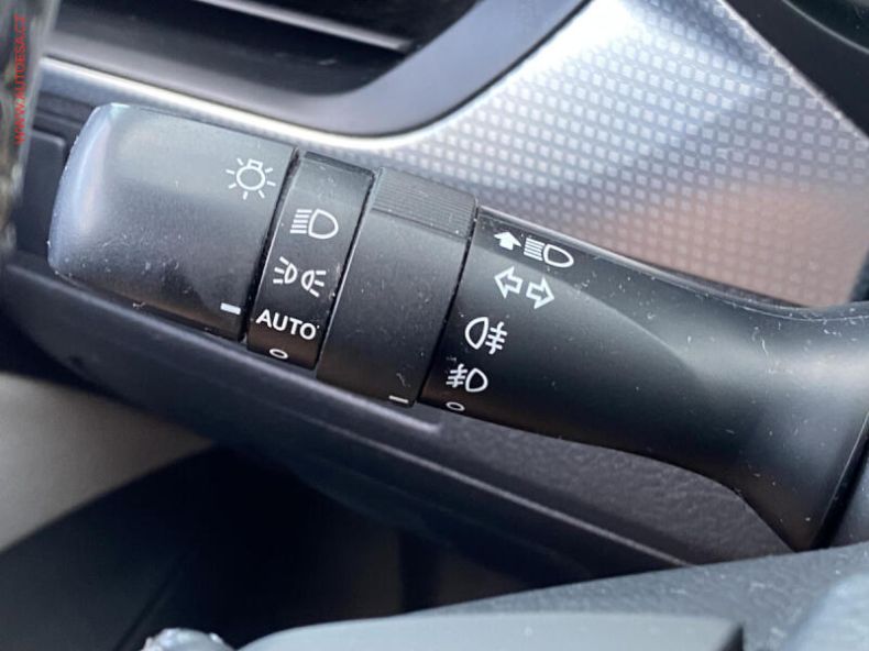 Toyota Avensis - hlavní fotka