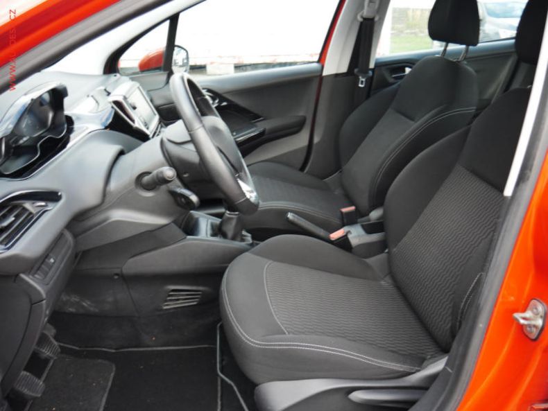 Peugeot 208 - hlavní fotka