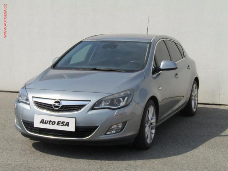 Opel Astra - hlavní fotka