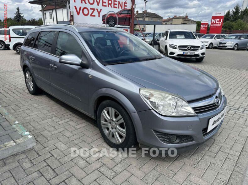 Opel Astra - hlavní foto
