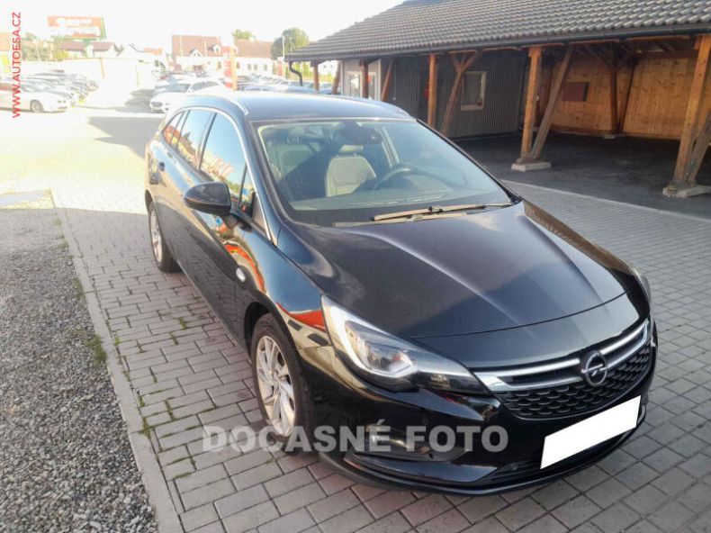 Opel Astra - hlavní foto