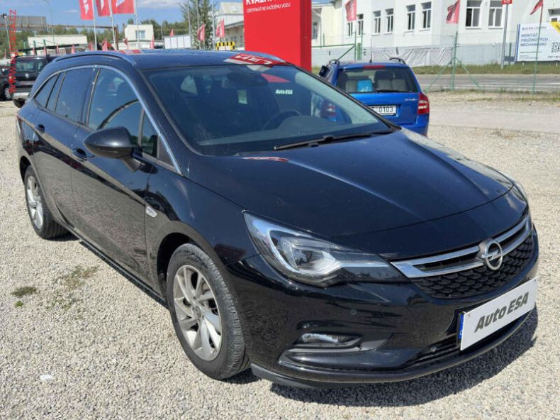 Opel Astra - hlavní foto