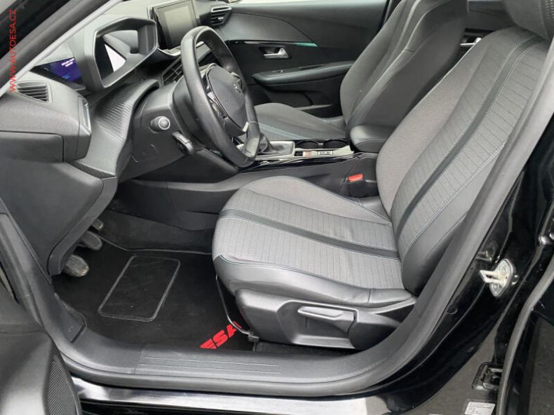 Peugeot 208 - hlavní fotka