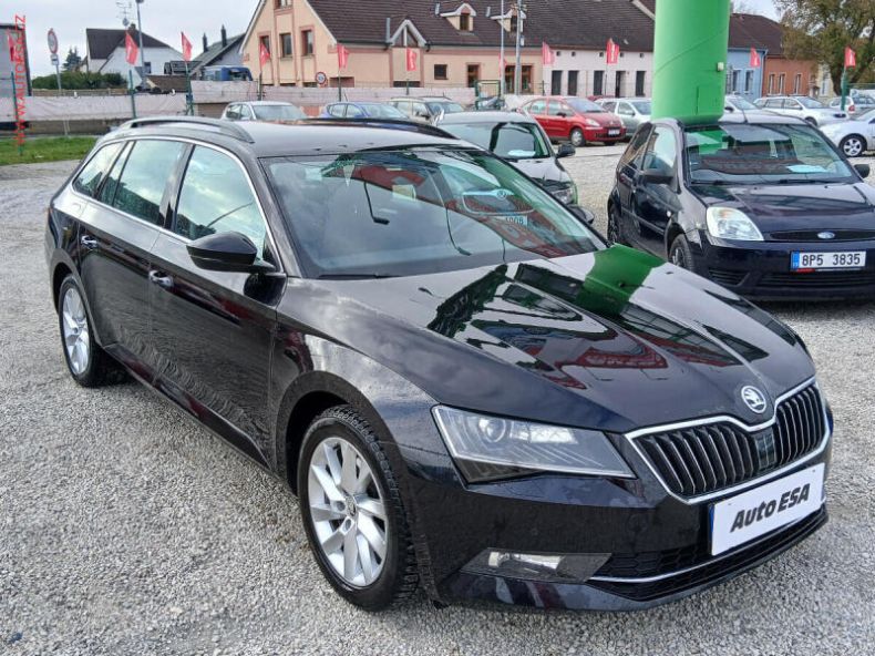 Škoda Superb - hlavní foto