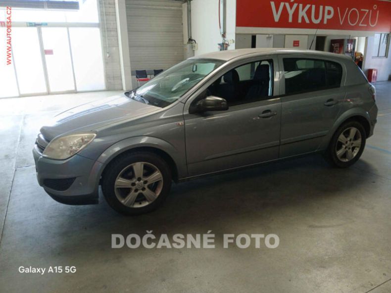 Opel Astra - hlavní foto