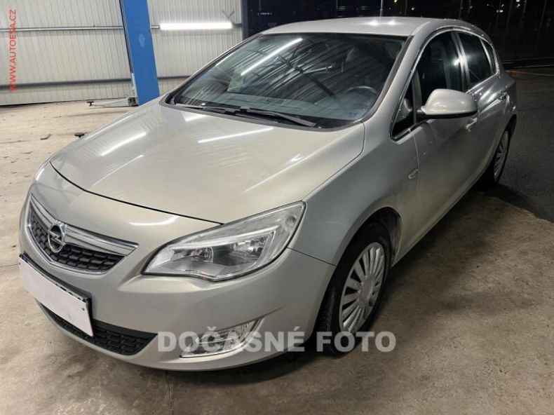 Opel Astra - hlavní foto