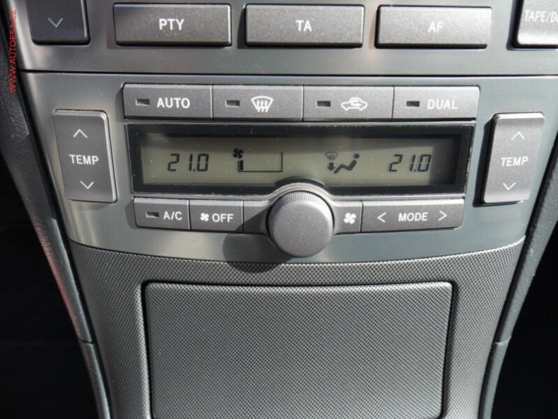 Toyota Avensis - hlavní fotka