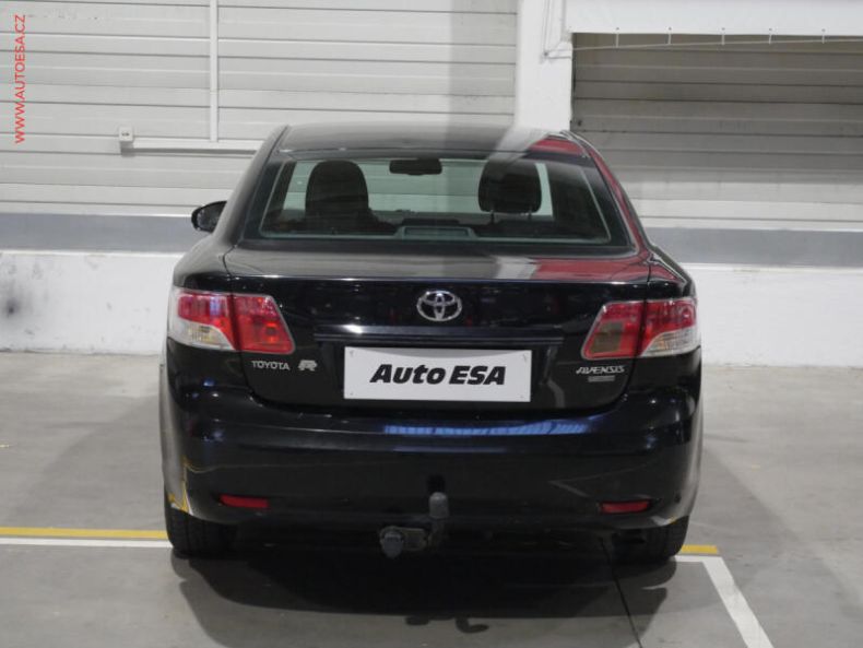 Toyota Avensis - hlavní fotka