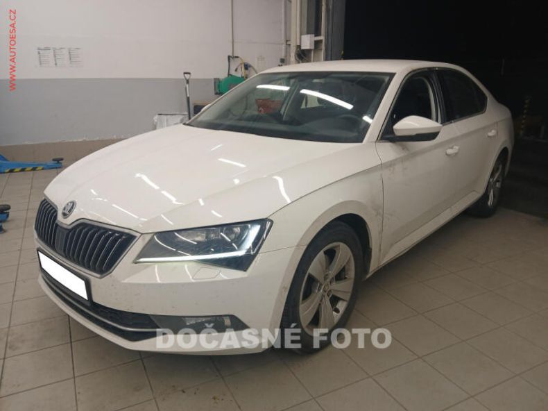 Škoda Superb - hlavní foto