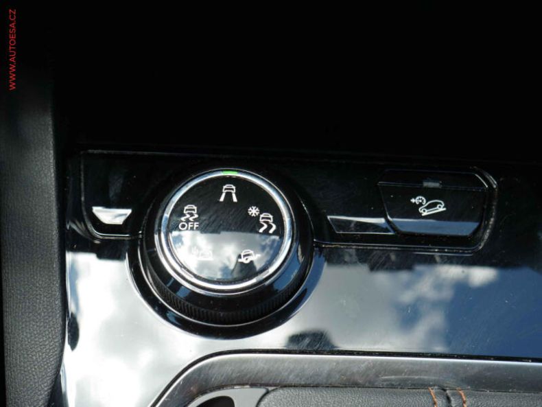 Peugeot 3008 - hlavní fotka