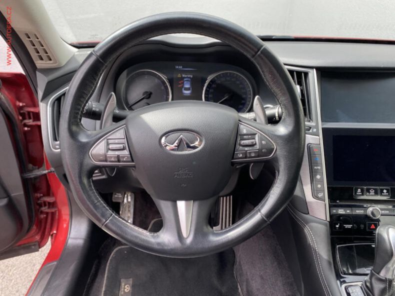 Infiniti Q - hlavní fotka