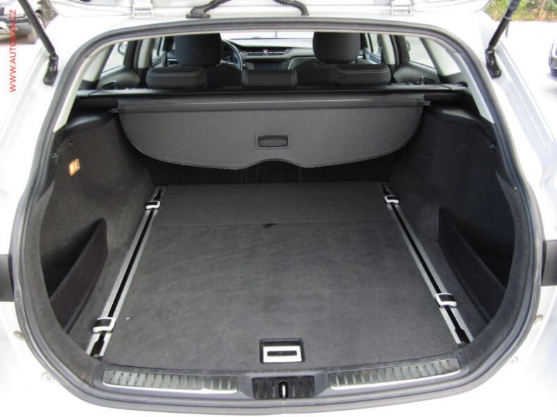 Toyota Avensis - hlavní fotka