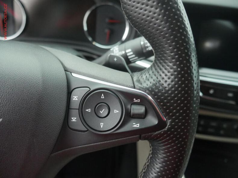 Opel Insignia - hlavní fotka