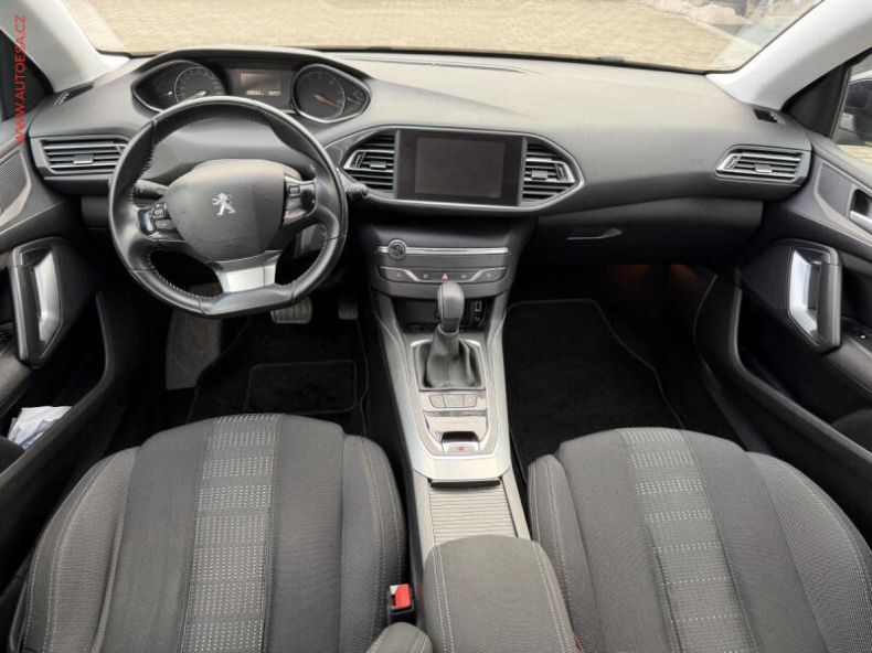 Peugeot 308 - hlavní fotka