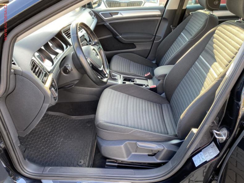 Volkswagen Golf - hlavní fotka