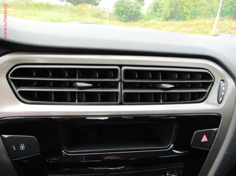 Peugeot 301 - hlavní fotka