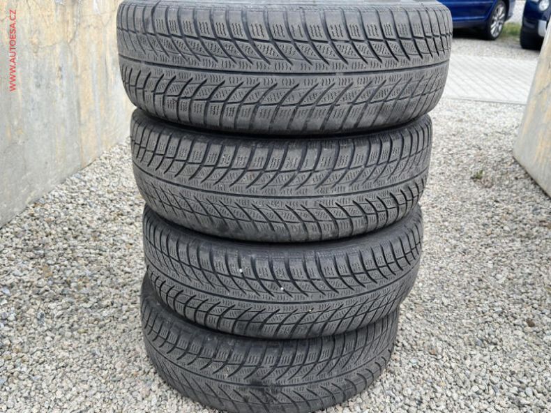 Volvo S40 - hlavní fotka