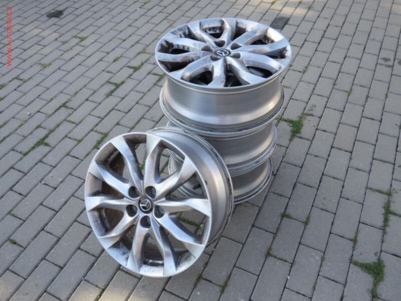 Mazda 3 - hlavní fotka