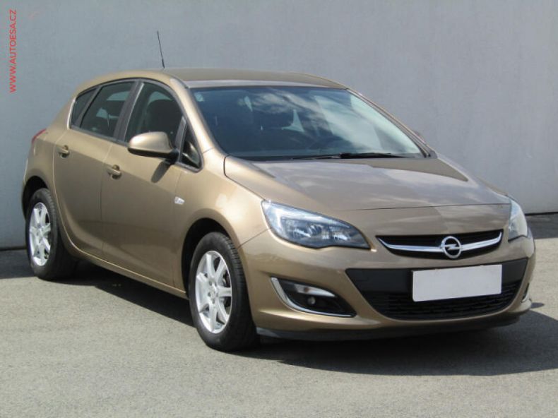 Opel Astra - hlavní foto