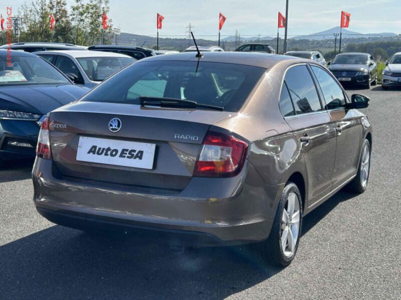 Škoda Rapid - hlavní fotka