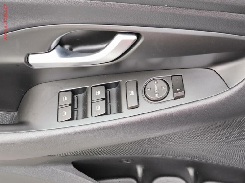 Hyundai i30 - hlavní fotka