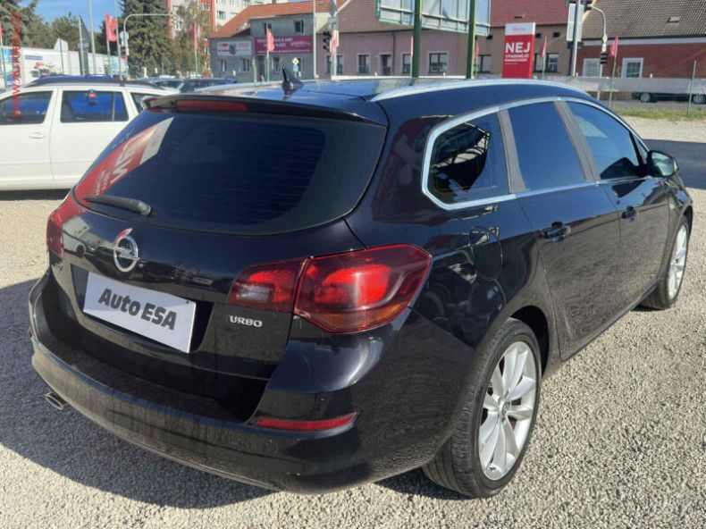 Opel Astra - hlavní fotka