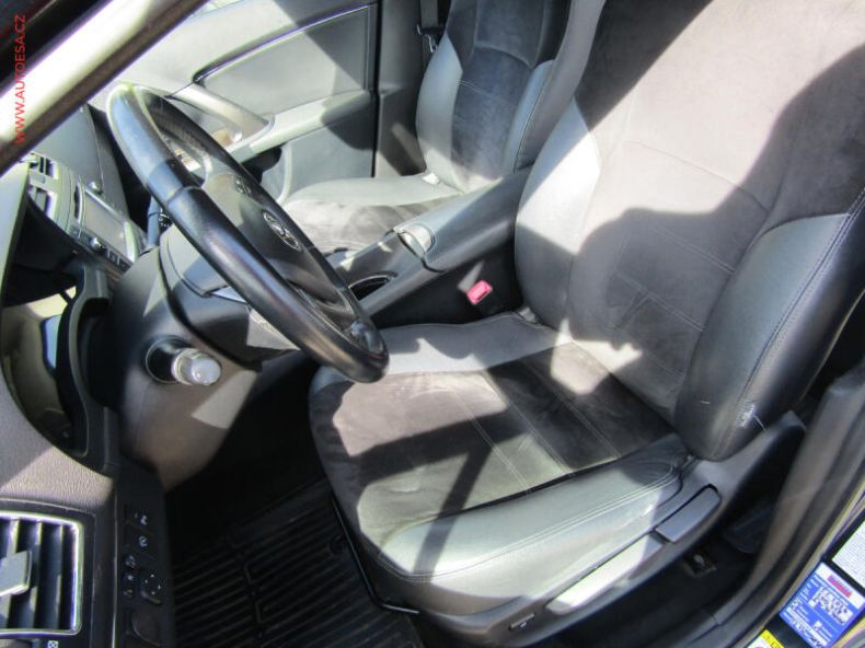 Toyota Avensis - hlavní fotka